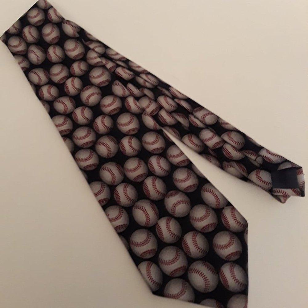 VINTAGE FLORENCE & K INC . BASEBALL - 100% SILK NECKTIE CLASSIC BASEBALL PATTERN